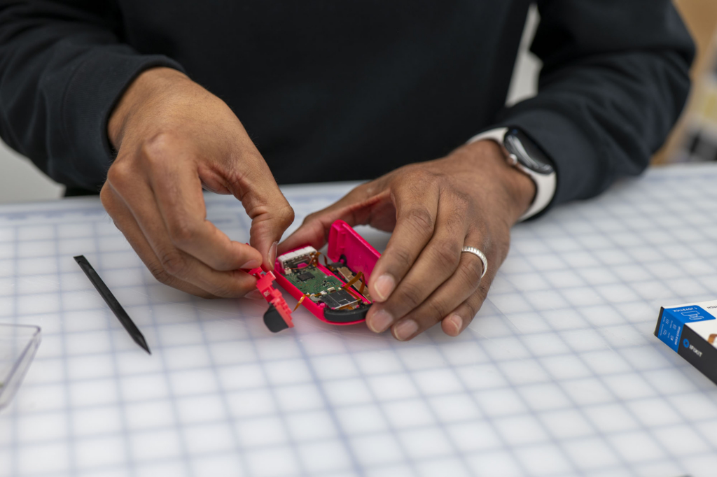 Separating Nintendo Switch controller housing requires caution to avoid permanent damage, an example of the need for Right to Repair principles.