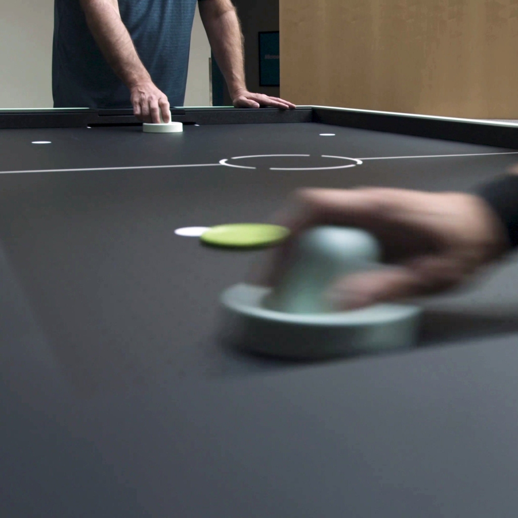 air hockey – two-player-gamplay