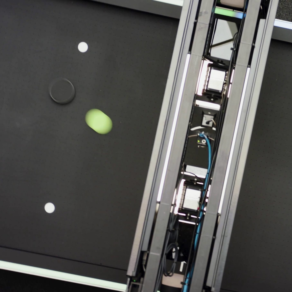 air hockey – top-down-gameplay-cropped