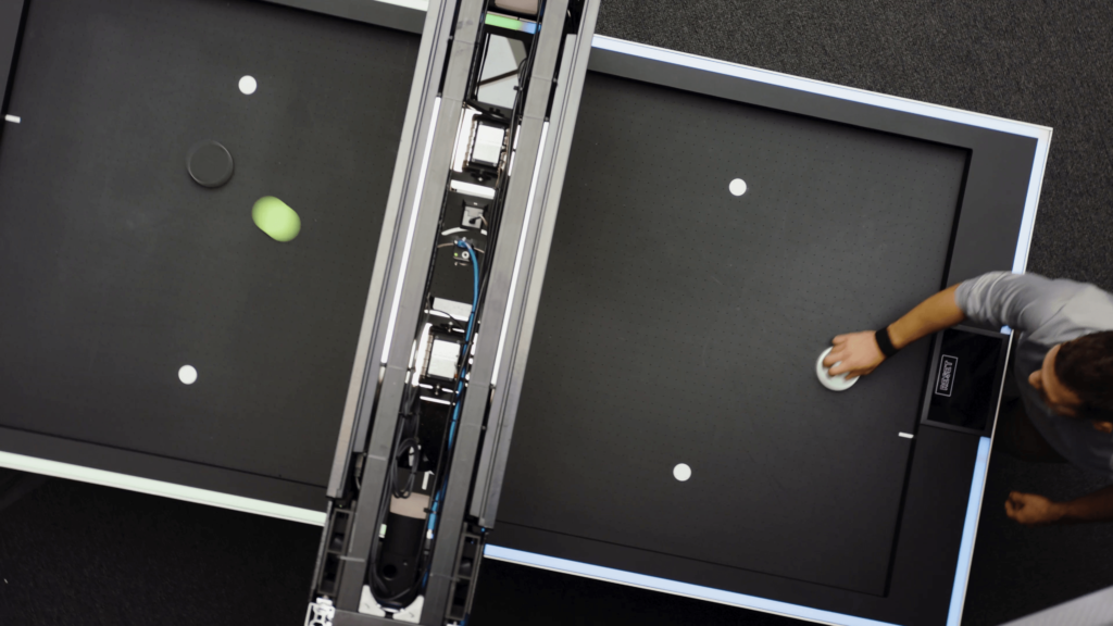 air hockey – top-down-gameplay