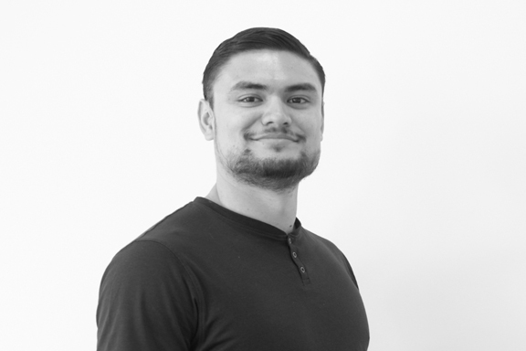 Alejandro González headshot