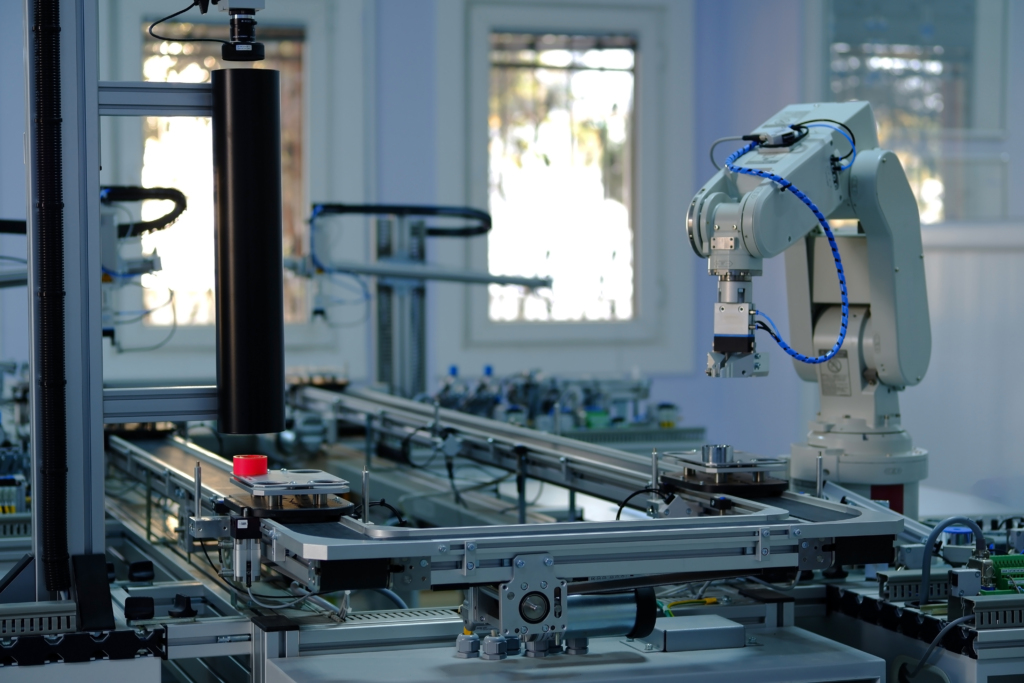 Industry 4.0 smart factory concept; artificial intelligence in production.