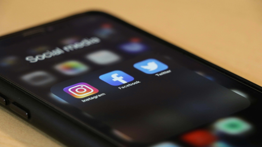 social media hero 2